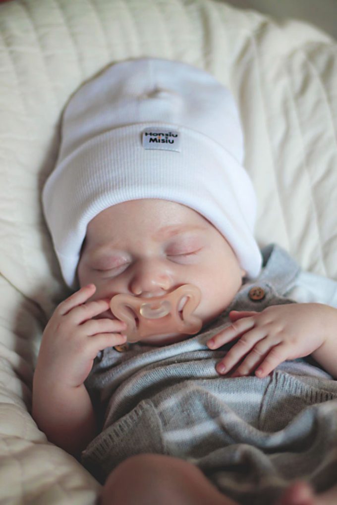 czapki dla niemowlaka biała