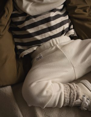 prązkowane spodnie legginsy dla niemowlaka ecru