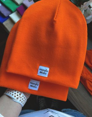 pomarańczowa czapka dla dziecka