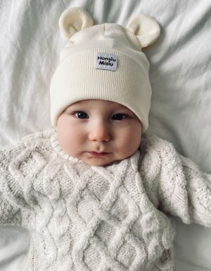 kremowa czapka dla niemowlaka z uszami